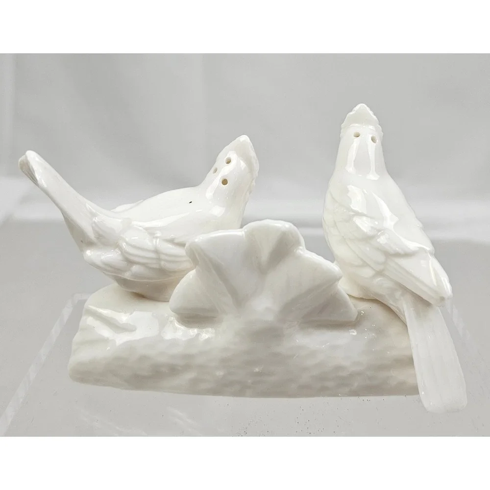 Lenox White Porcelain Cardinal Bird‎ Salt and Pepper Shakers with Log Base Set